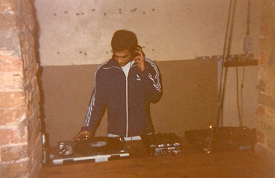 richard sen DJing 1996